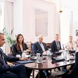 Συνάντηση του Πρωθυπουργού Κυριάκου Μητσοτάκη με την Πρόεδρο του Πανεπιστημίου Yale Maurie McInnis και τον Πρύτανη του ΕΚΠΑ Γεράσιμο Σιάσο
